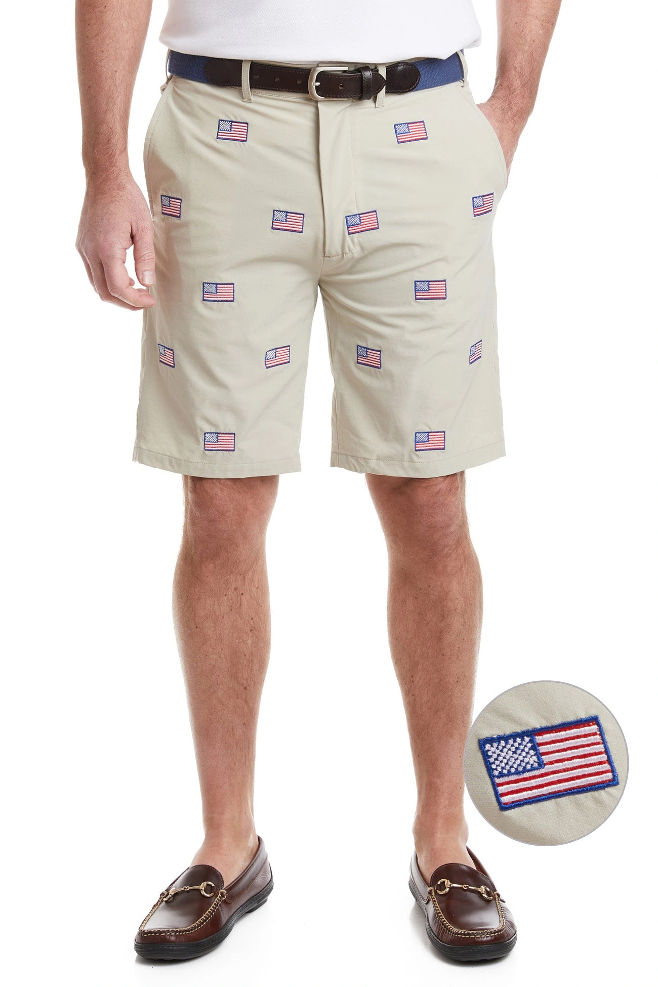 ACKformance Kurze Khaki Hose: Dein Patriotischer Sommerlook mit US-Flagge. Sportlich, stilvoll und ein Statement!